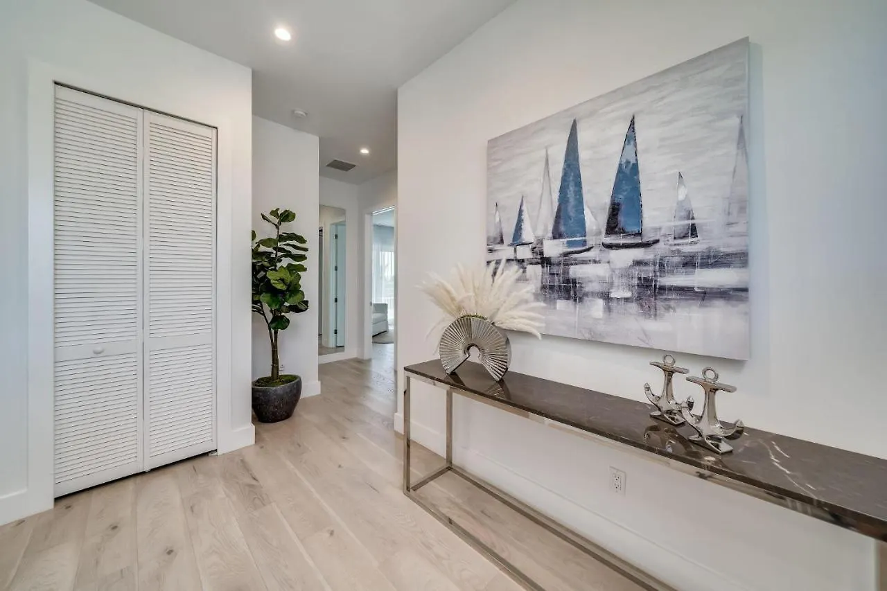 2017 Built Waterfront W/ Heated Pool, Hot Tub & Two Master Marco Island