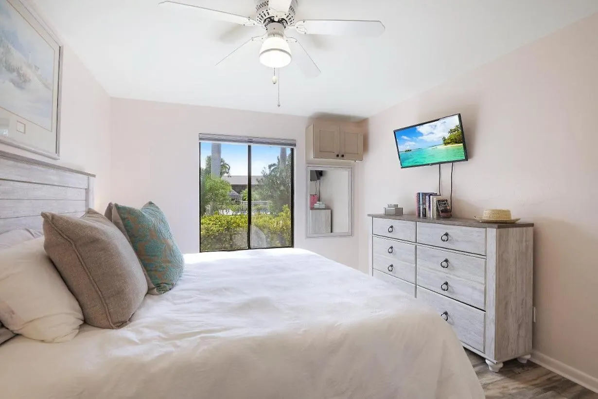 Court Of Palms D-2 * Marco Island