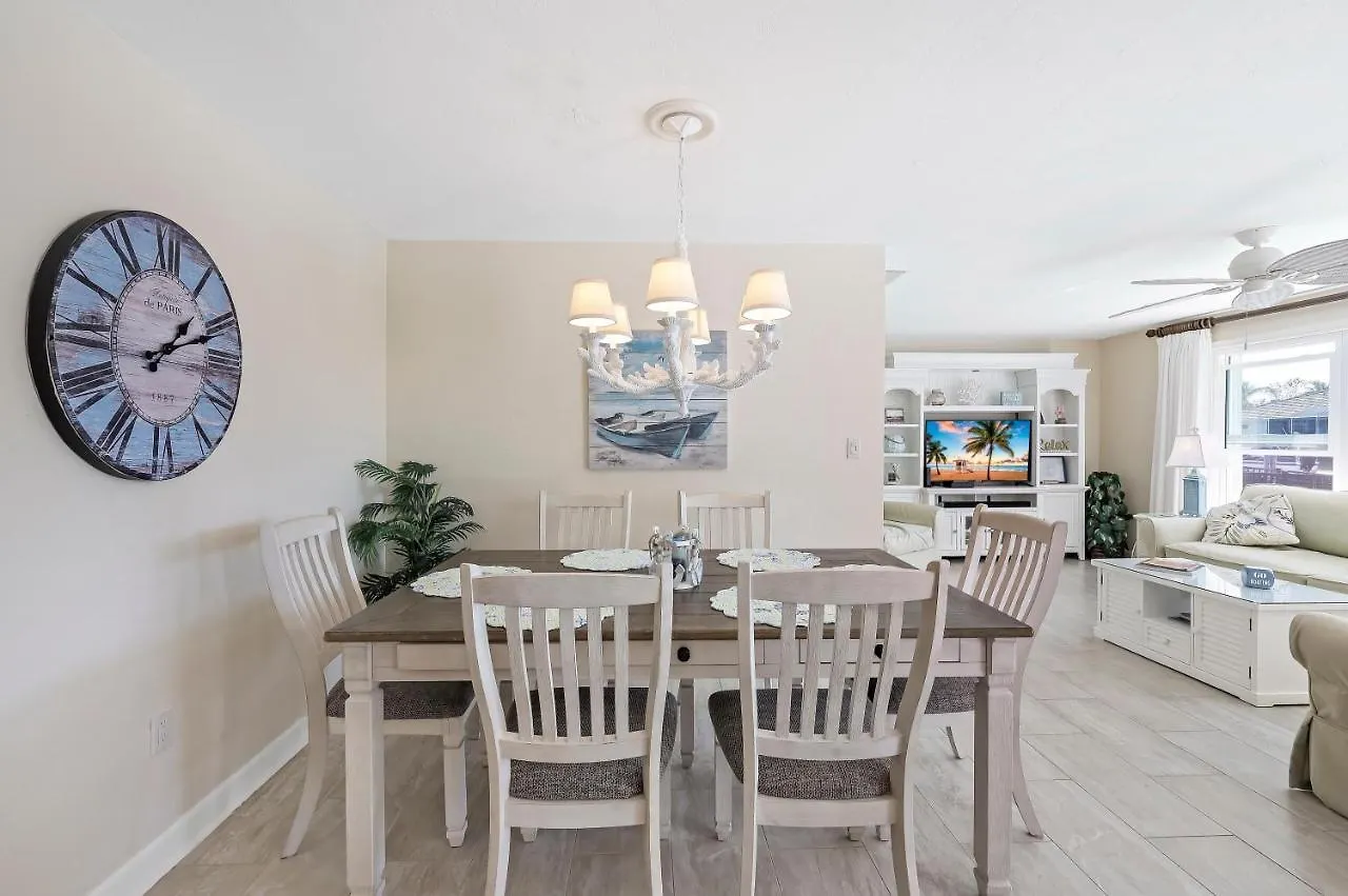 365 Henderson Court Holiday home