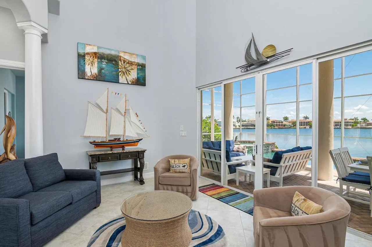 123 Landmark Street Holiday home *