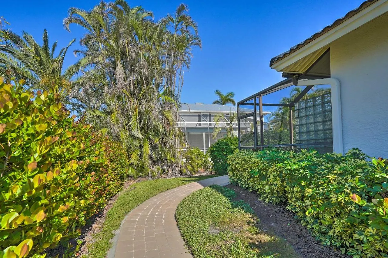 With Pool And Lanai Less Than 1 Mi To Holiday home Marco Island