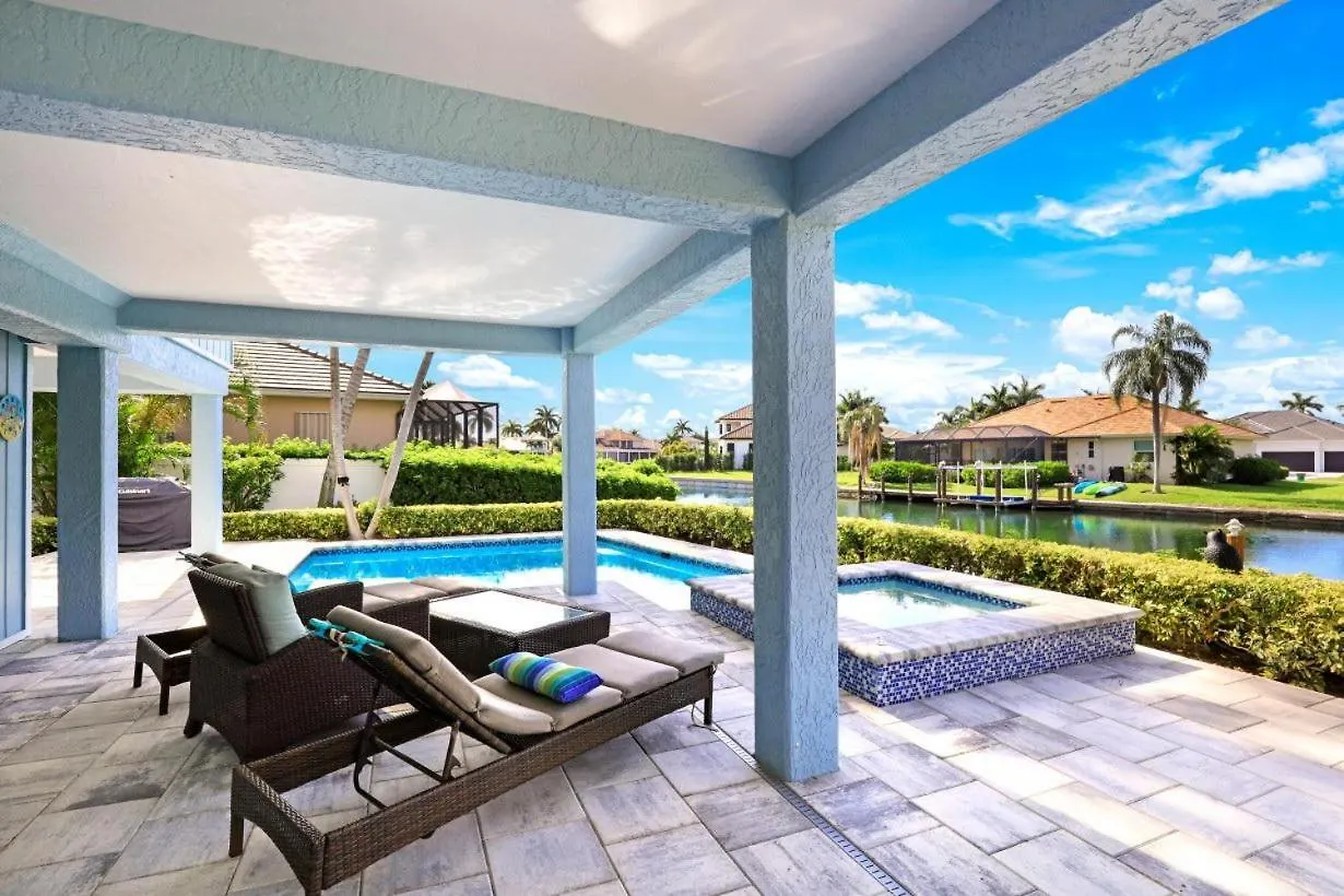 1187 Bond Court Holiday home *