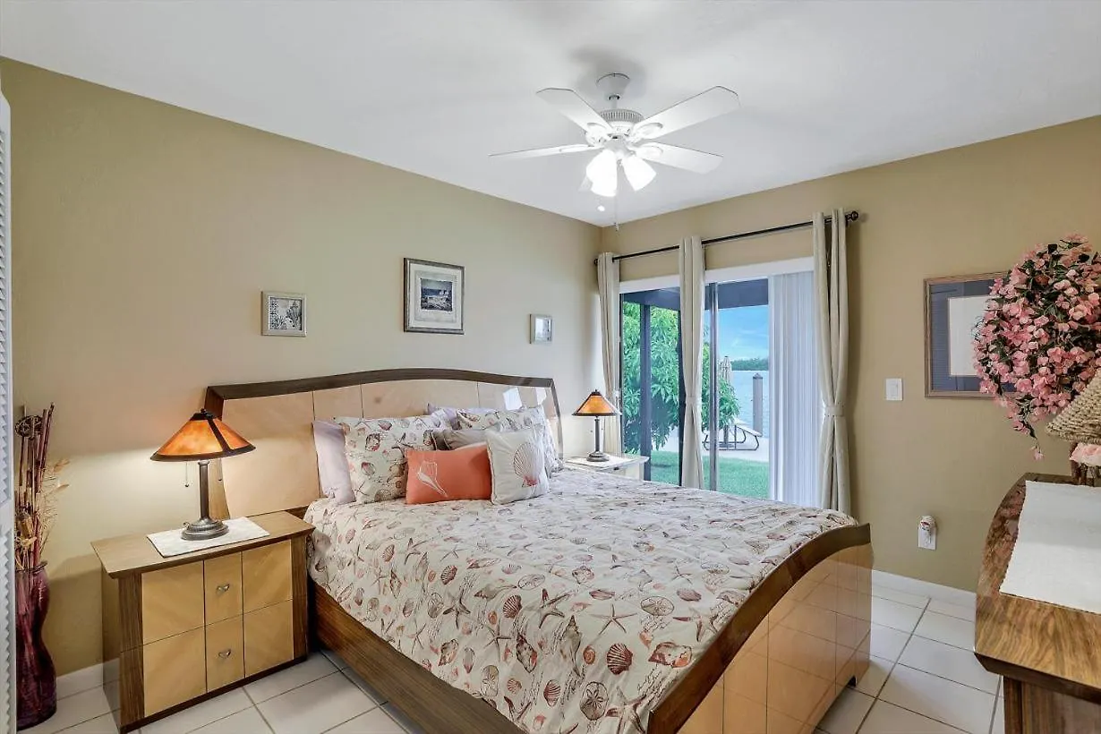 187 Starfish Court * Marco Island