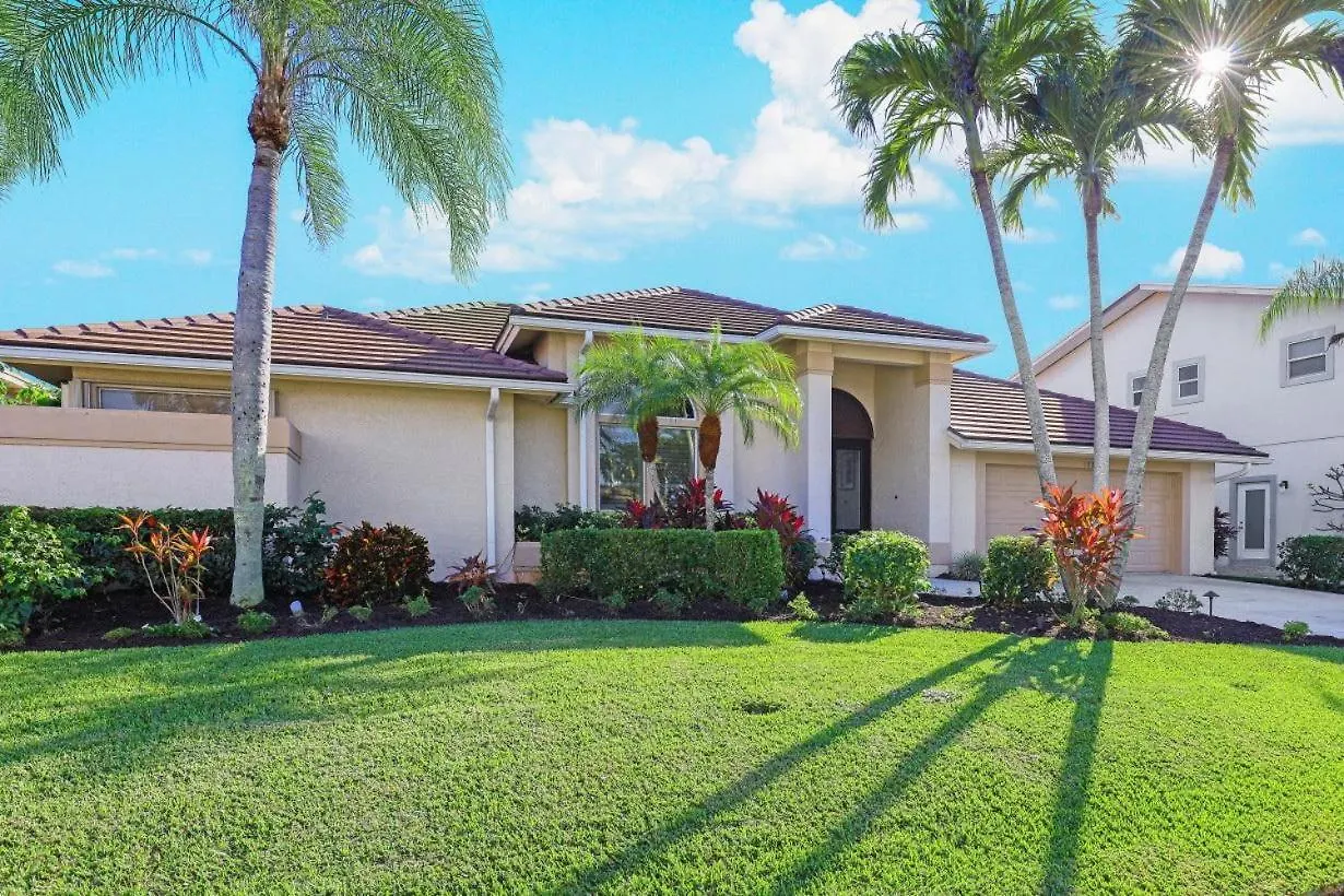 1221 Lamplighter Court * Marco Island