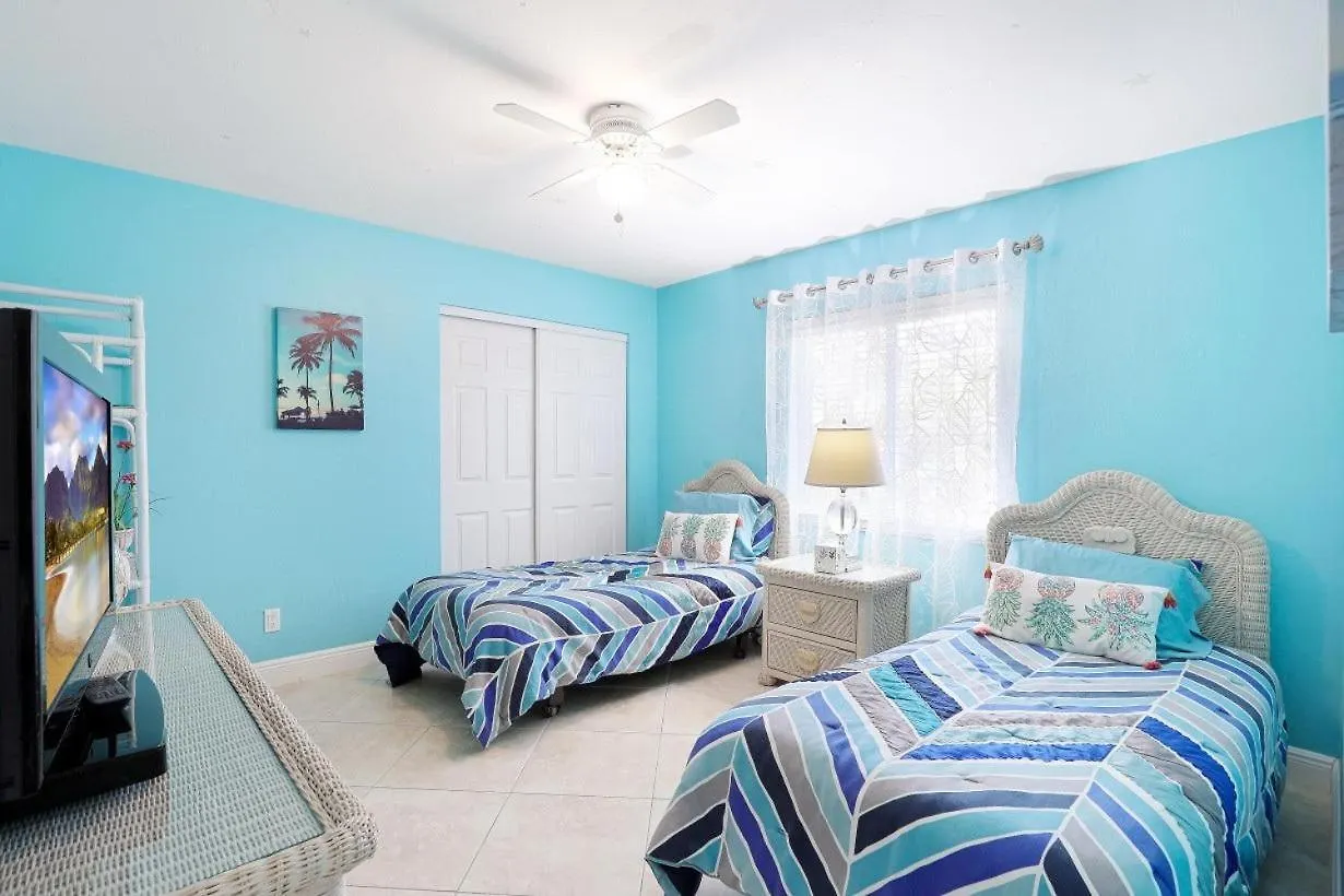 232 Tahiti Road Holiday home *