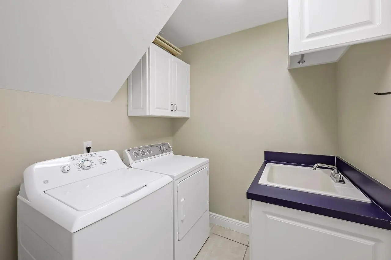1611 Almeria Court Holiday home