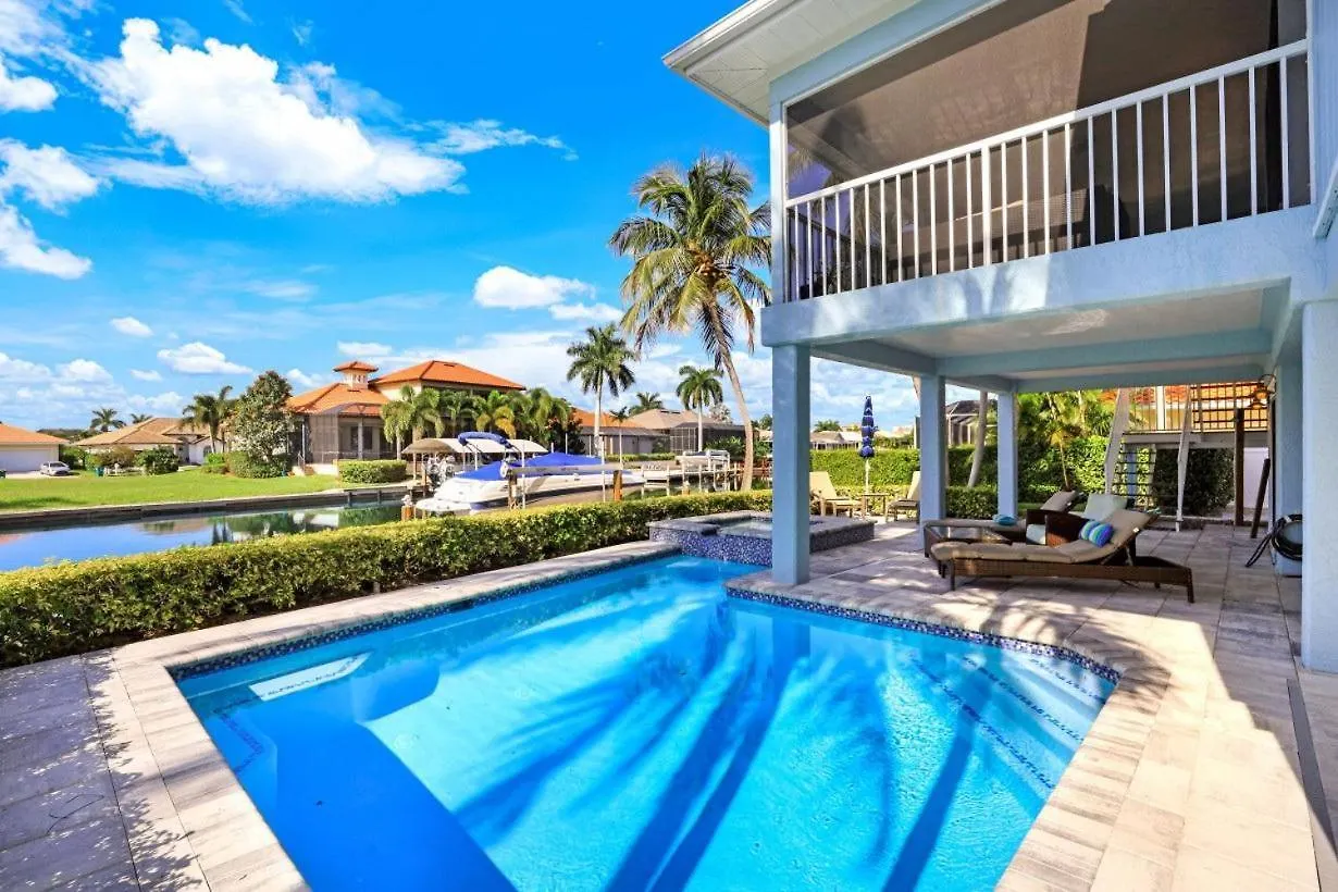 1187 Bond Court Holiday home
