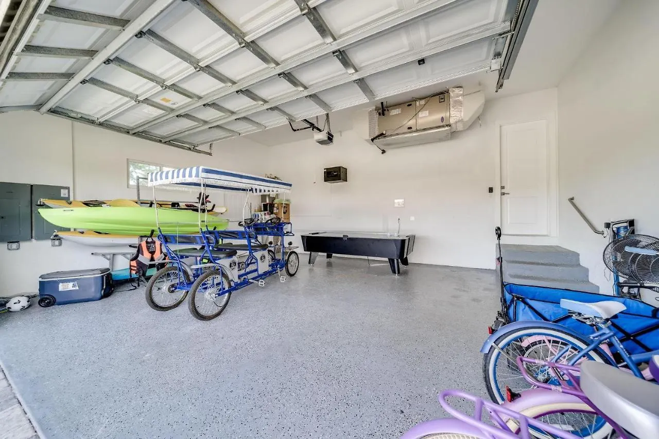 2017 Built Waterfront W/ Heated Pool, Hot Tub & Two Master Holiday home Marco Island