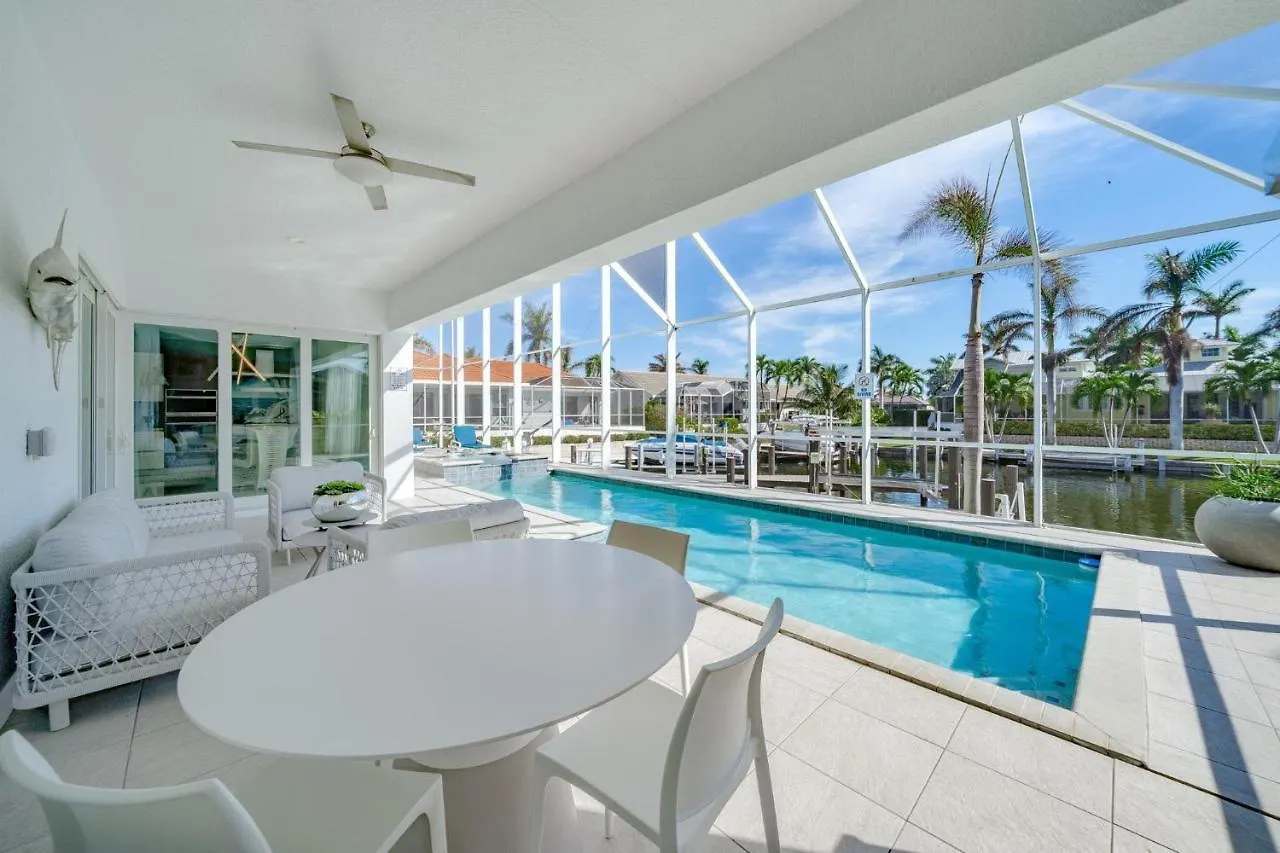 2017 Built Waterfront W/ Heated Pool, Hot Tub & Two Master Holiday home