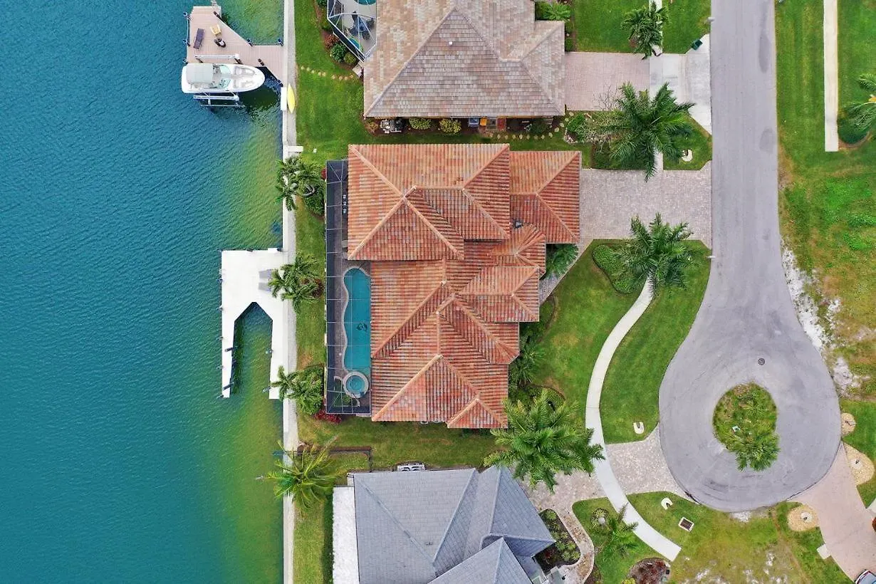 South Seas Court Pool Home, On The Canal *