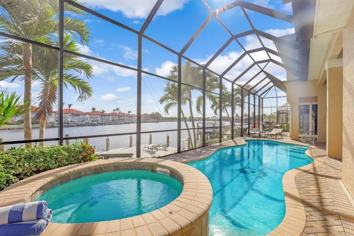 Holiday home South Seas Court Pool Home, On The Canal