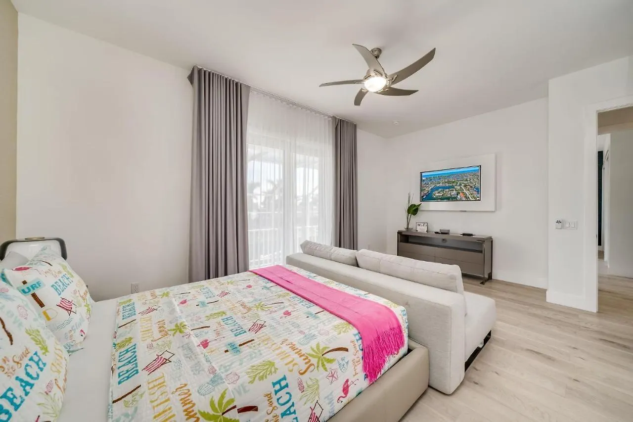2017 Built Waterfront W/ Heated Pool, Hot Tub & Two Master * Marco Island
