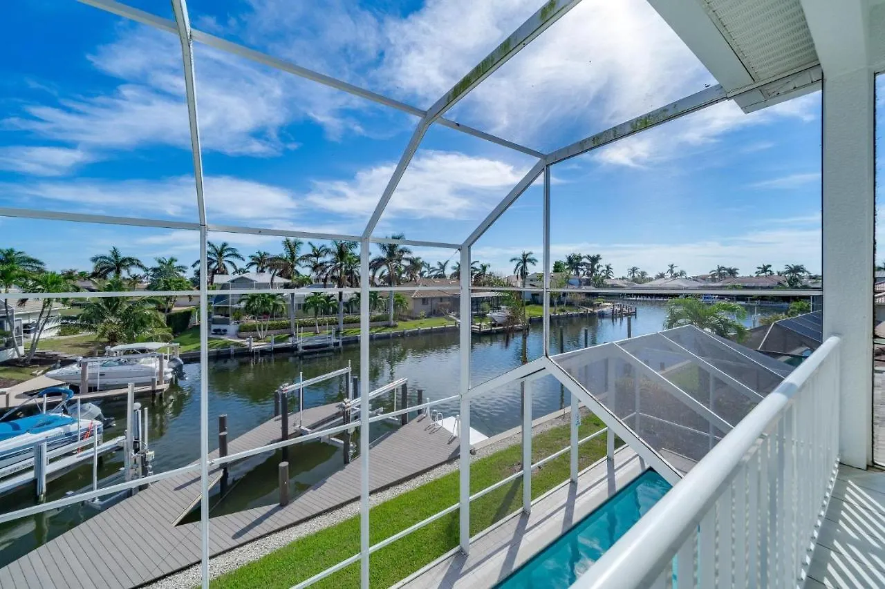 2017 Built Waterfront W/ Heated Pool, Hot Tub & Two Master Holiday home *