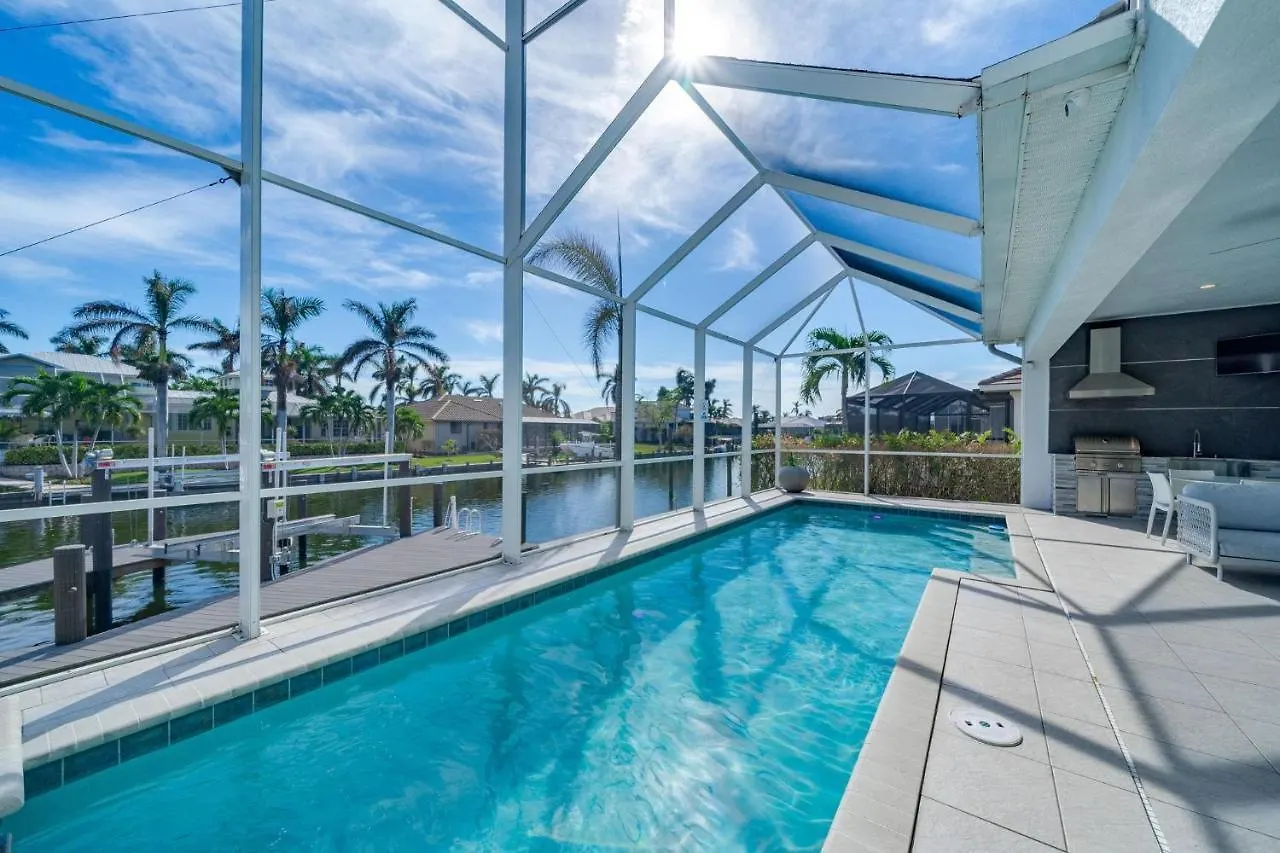 2017 Built Waterfront W/ Heated Pool, Hot Tub & Two Master Holiday home Marco Island