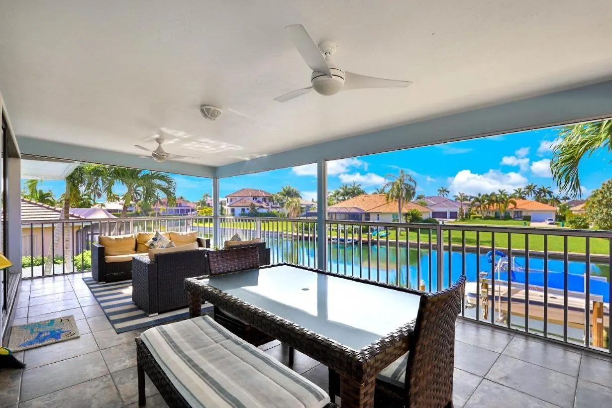 1187 Bond Court Holiday home