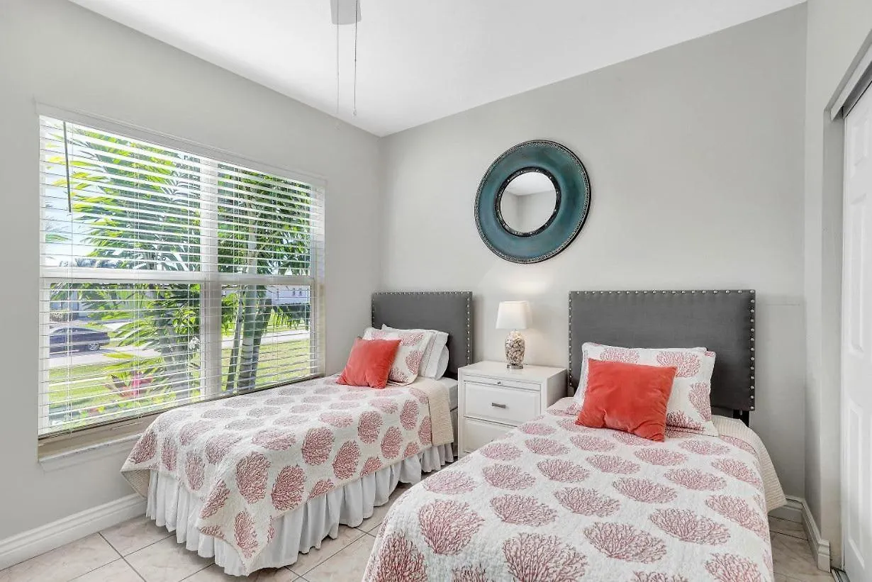 Almeria Court Pool Holiday home Marco Island