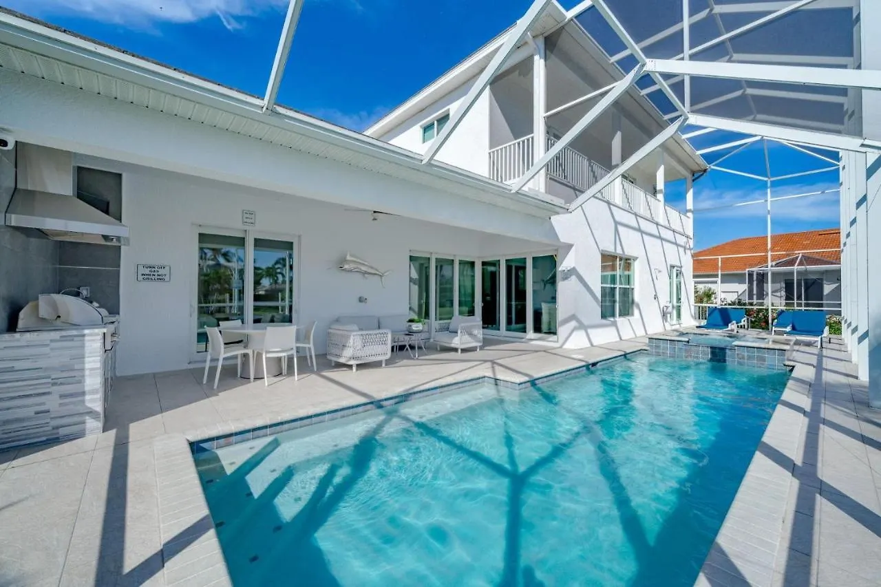 2017 Built Waterfront W/ Heated Pool, Hot Tub & Two Master Marco Island