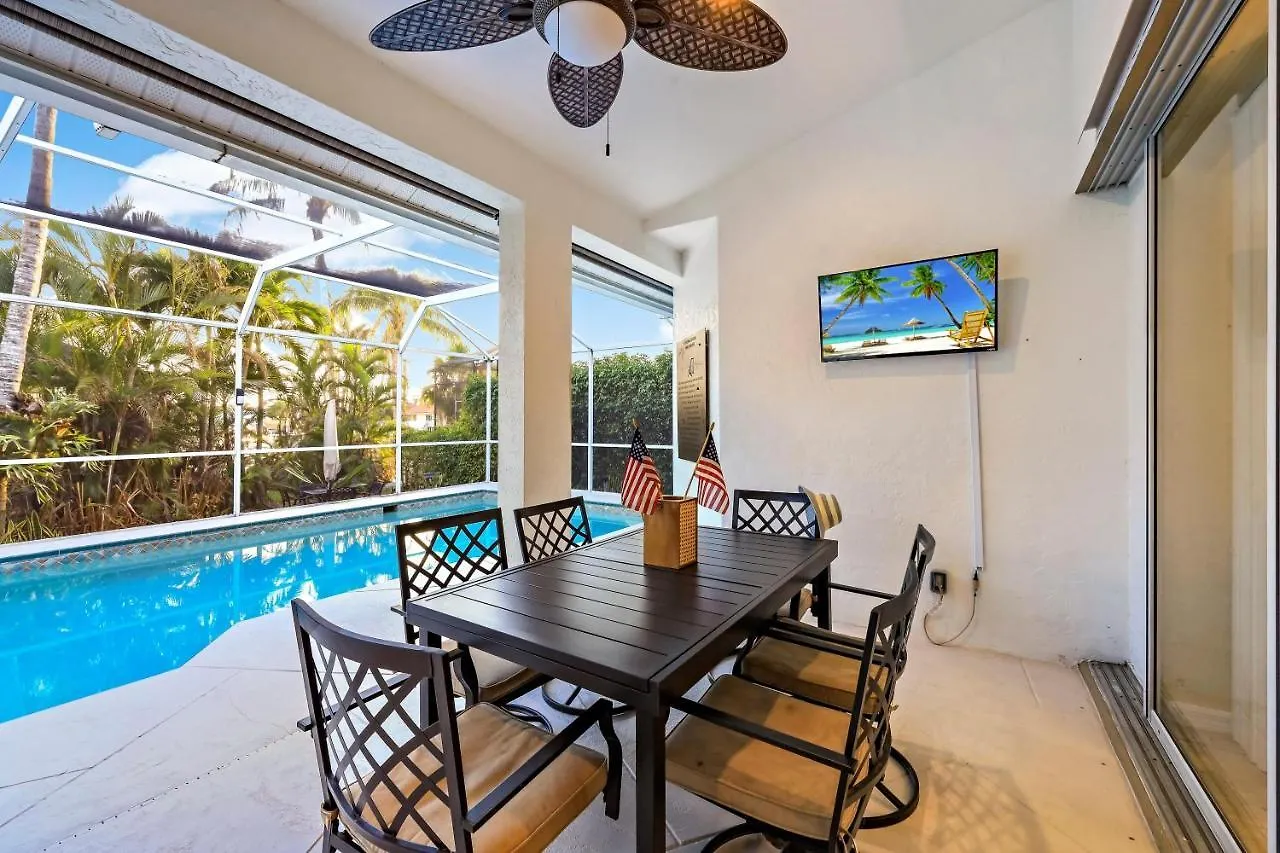 389 Colonial Avenue Holiday home *