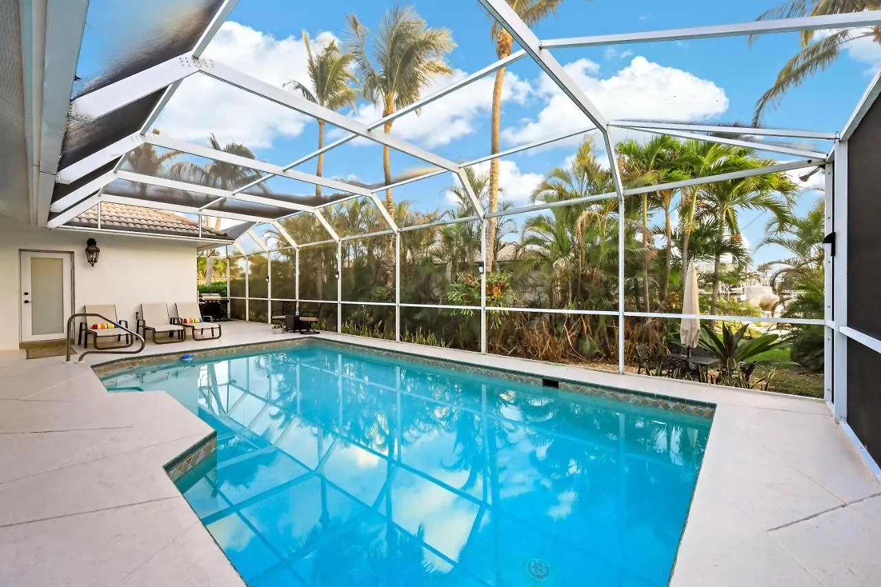 389 Colonial Avenue Holiday home