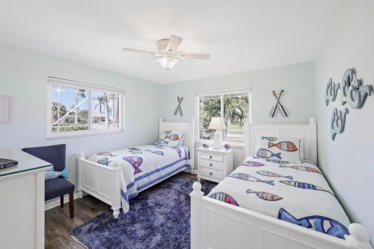 Holiday home 365 Henderson Court