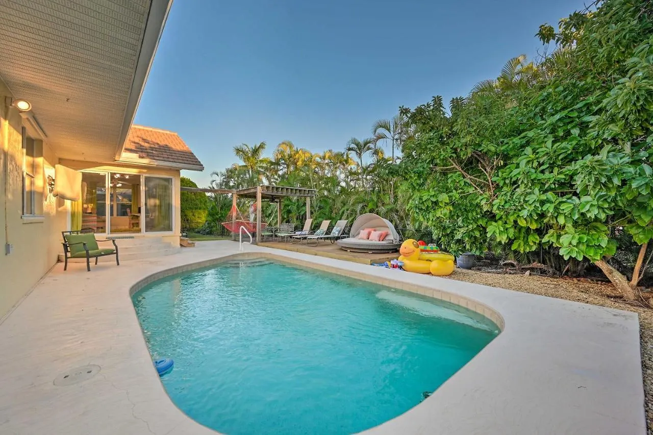House With Heated Pool And Grill - Walk To Beach! Holiday home Marco Island