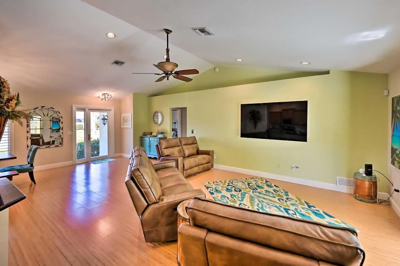 Holiday home House With Heated Pool And Grill - Walk To Beach!