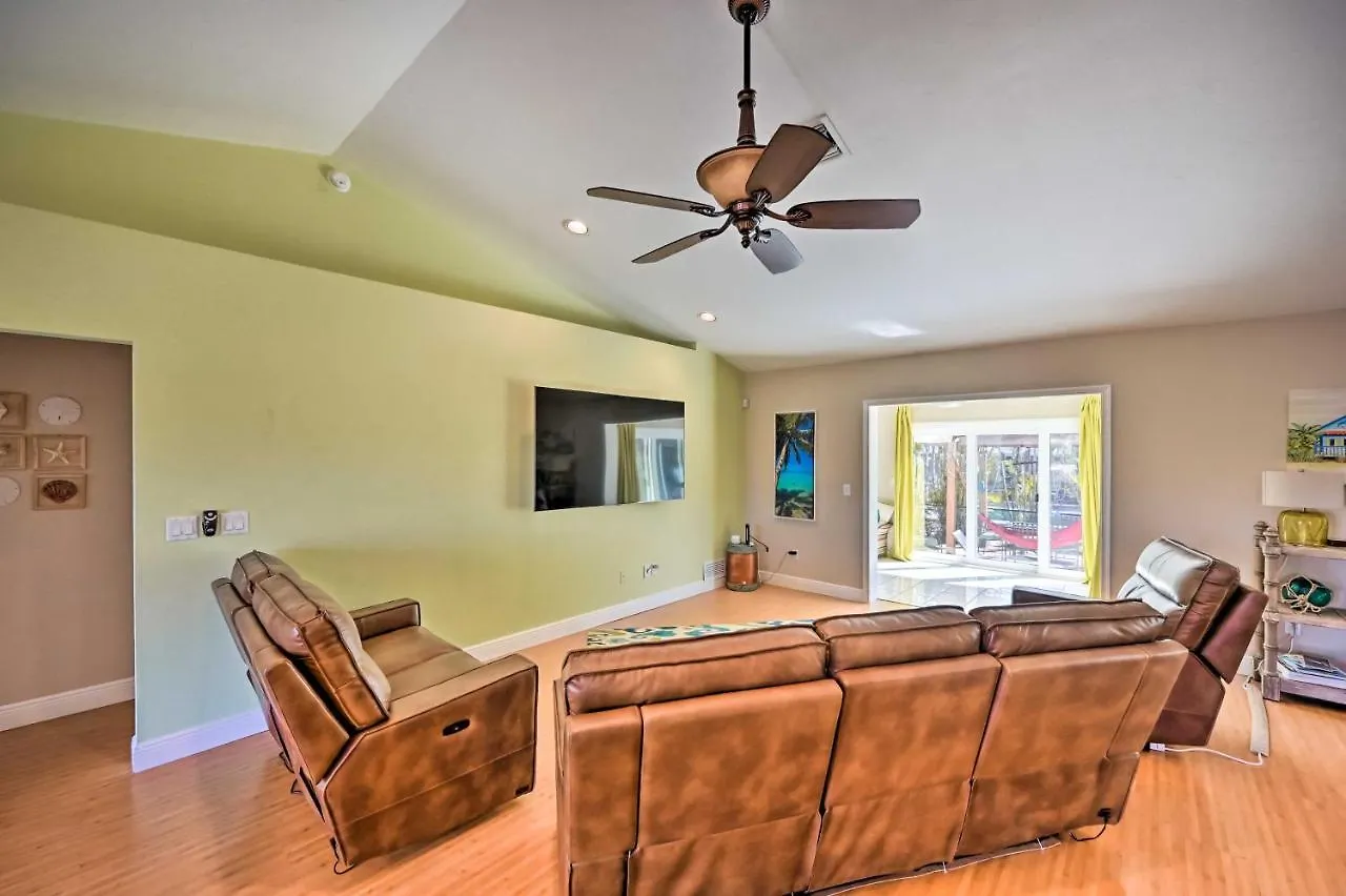 House With Heated Pool And Grill - Walk To Beach! * Marco Island
