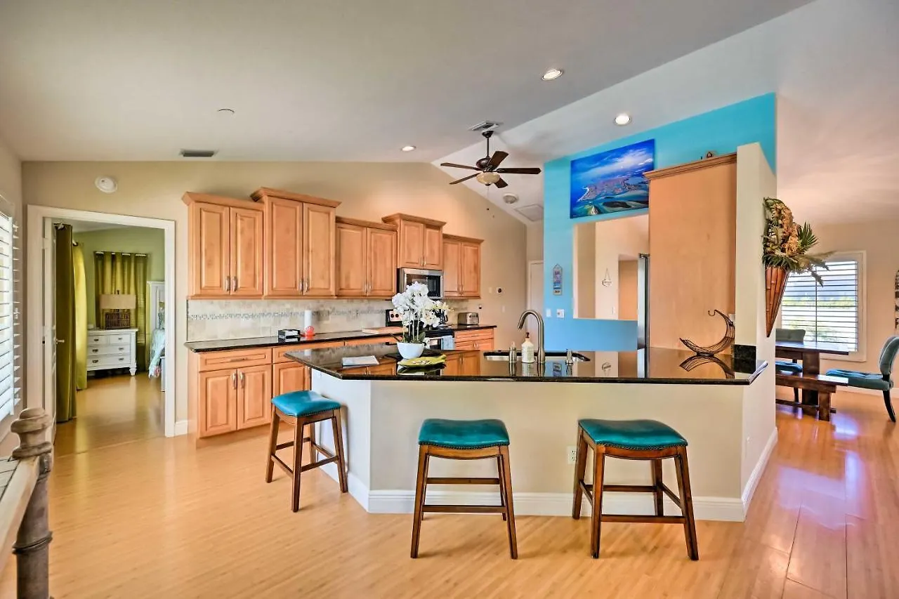 House With Heated Pool And Grill - Walk To Beach! * Marco Island