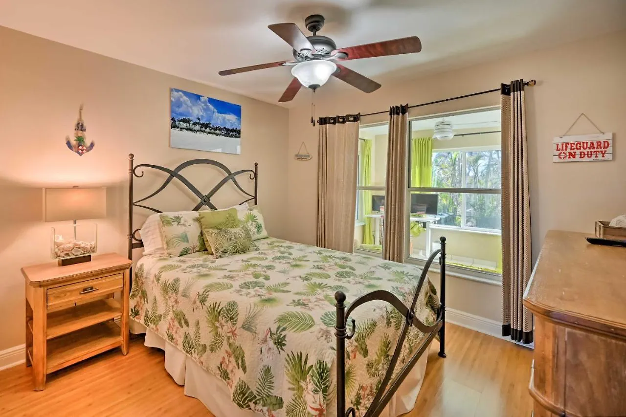 House With Heated Pool And Grill - Walk To Beach! * Marco Island