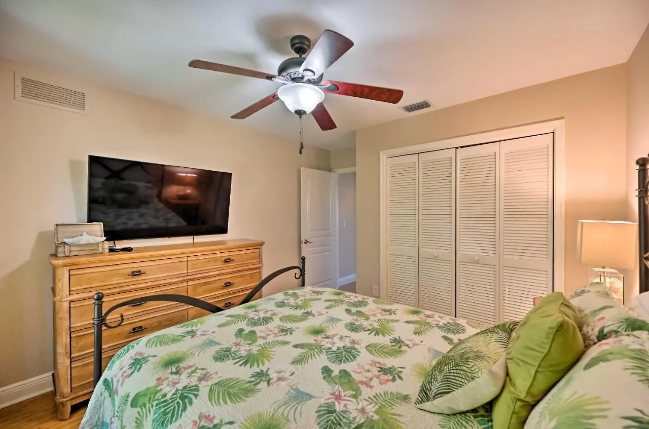 Holiday home House With Heated Pool And Grill - Walk To Beach!