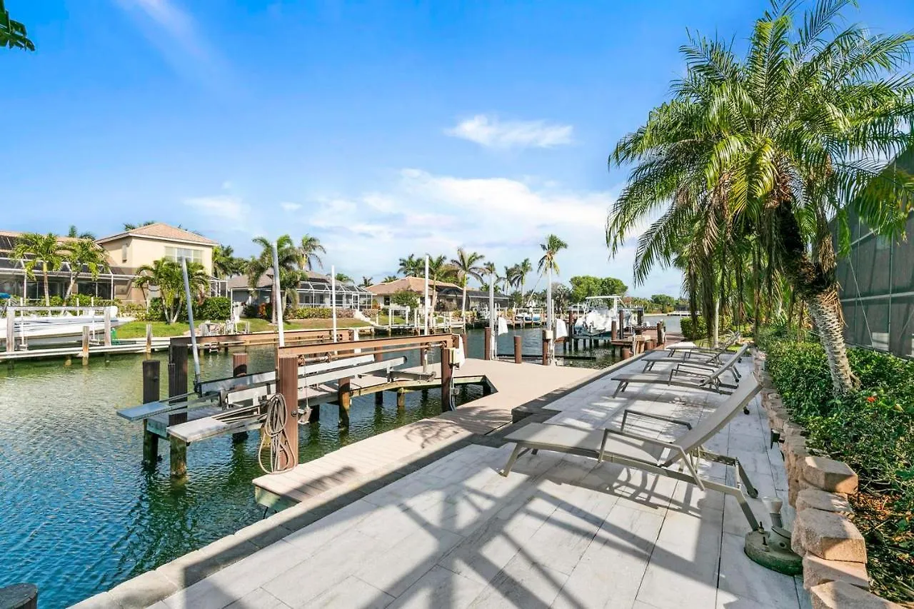 Holiday home Grove Marco 3br Waterfront Heated Pool & Dock