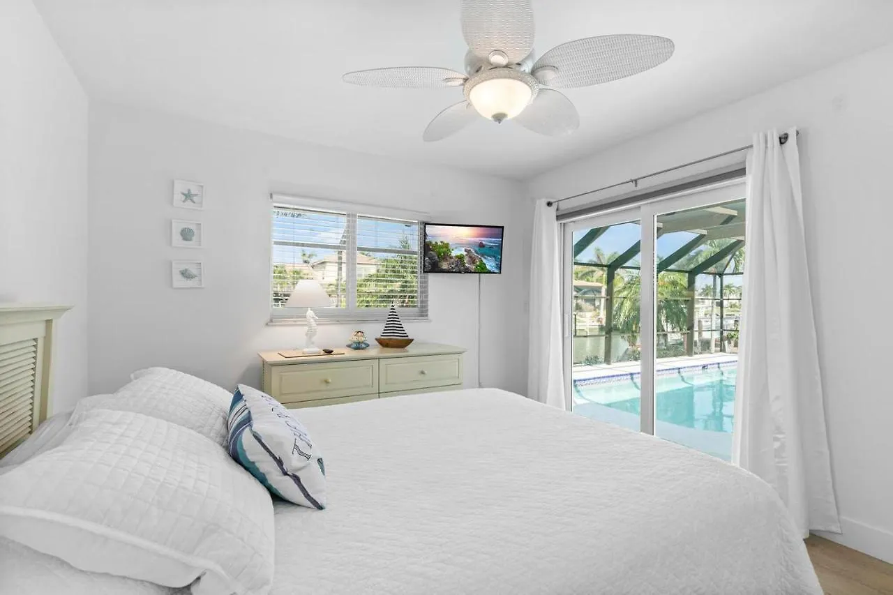 Holiday home Grove Marco 3br Waterfront Heated Pool & Dock