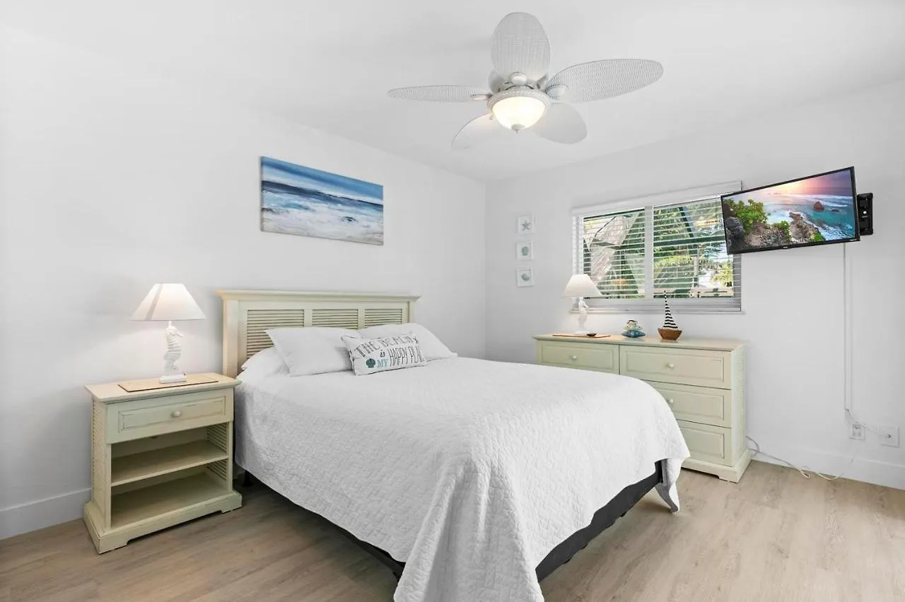 Holiday home Grove Marco 3br Waterfront Heated Pool & Dock