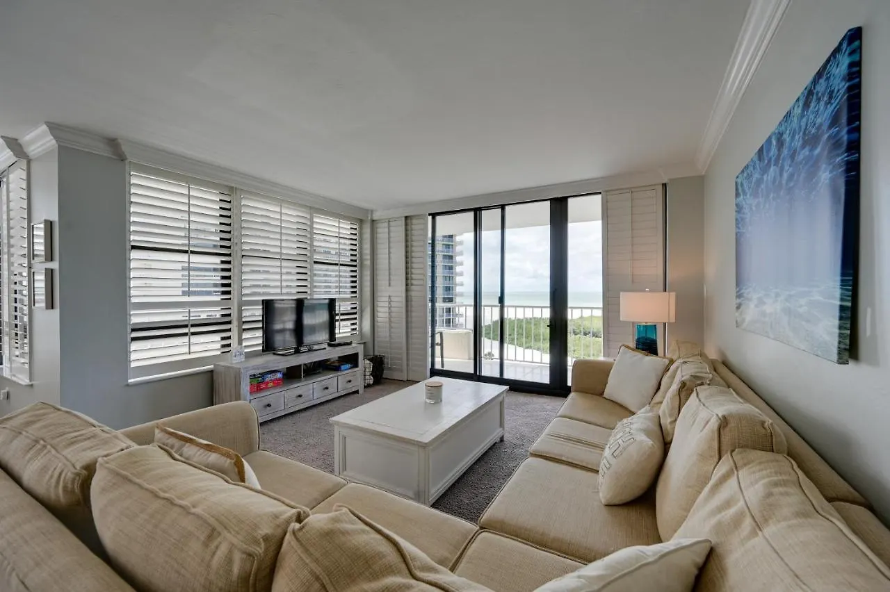 Cozy Coastal With Pool Access Steps To Beach!