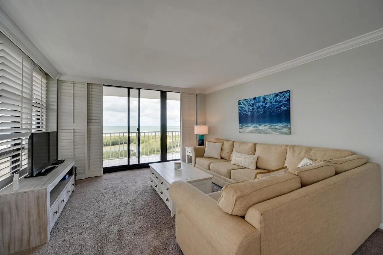 Cozy Coastal With Pool Access Steps To Beach!