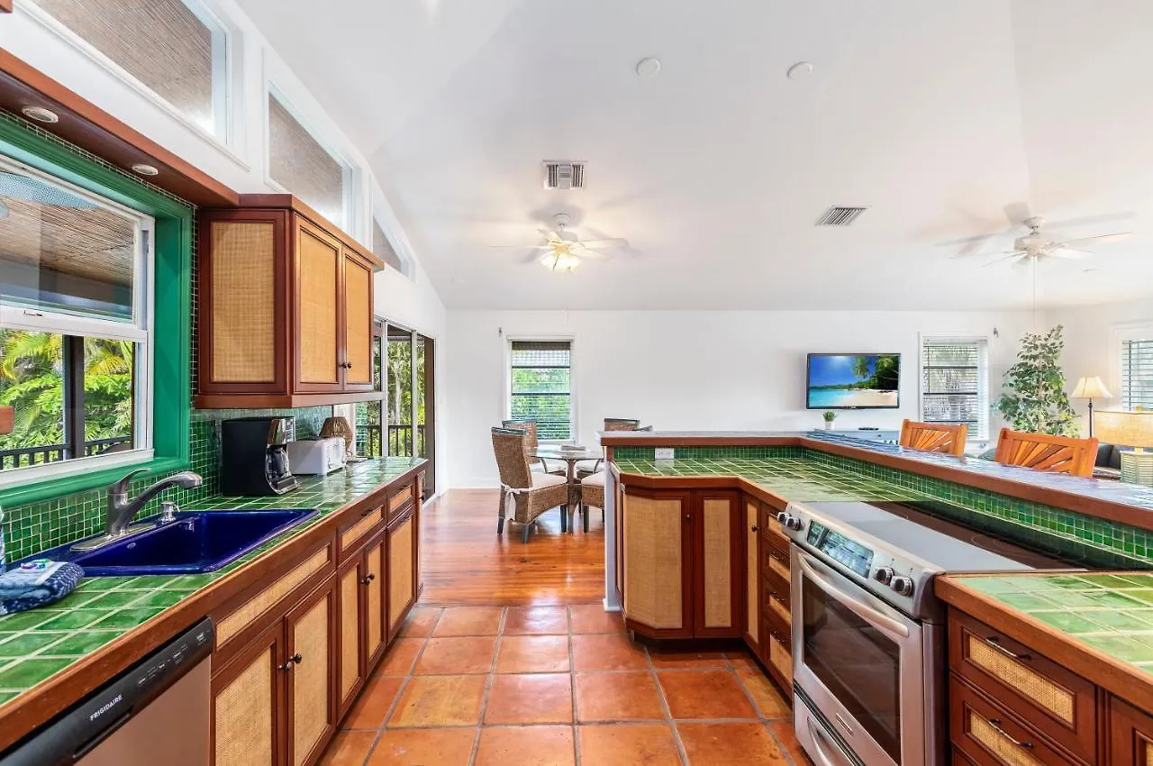 Attention Beachgoers Short Distance To South Access Point Holiday home