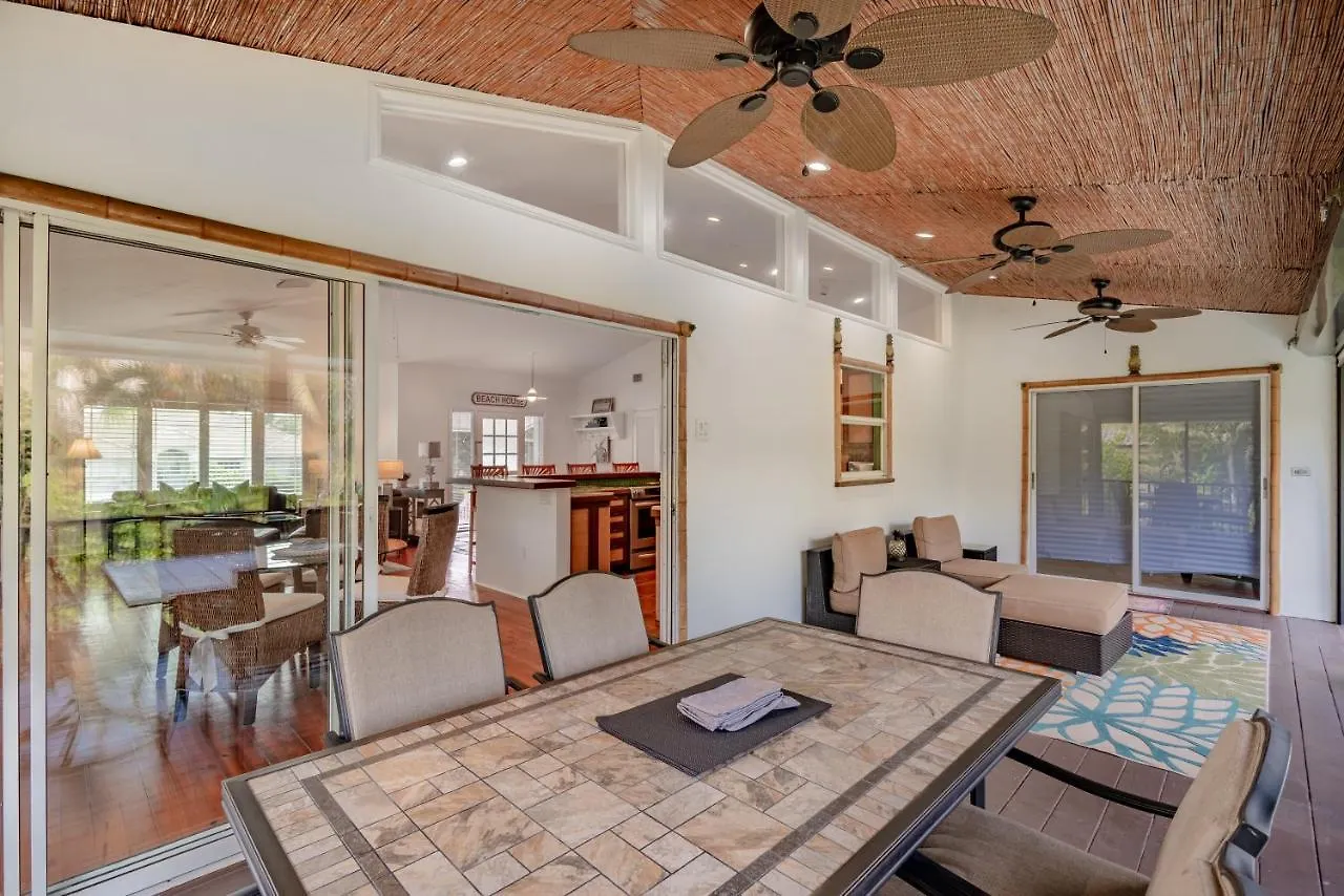 Attention Beachgoers Short Distance To South Access Point Holiday home