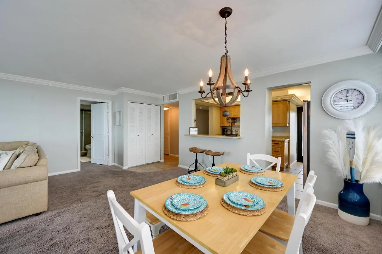 Cozy Coastal With Pool Access Steps To Beach!