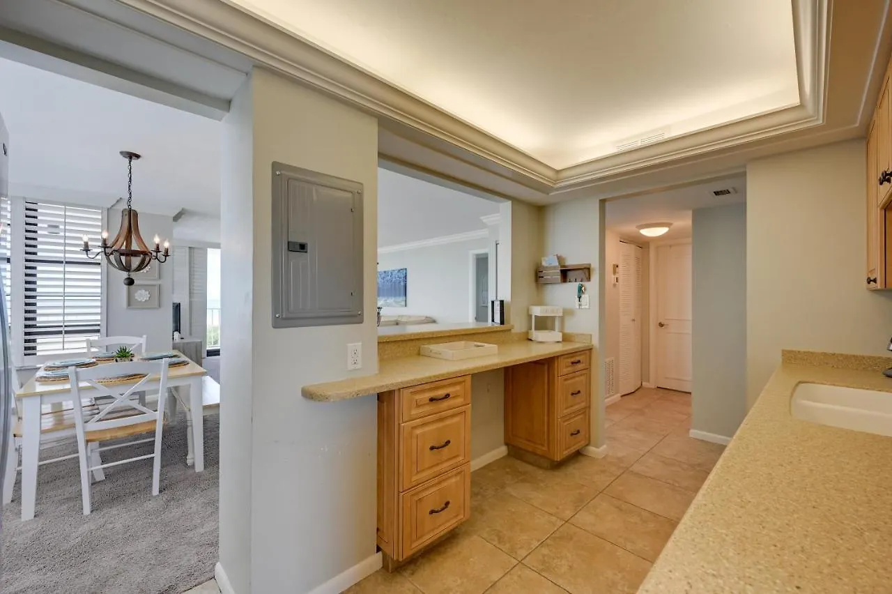 Apartment Cozy Coastal With Pool Access Steps To Beach!
