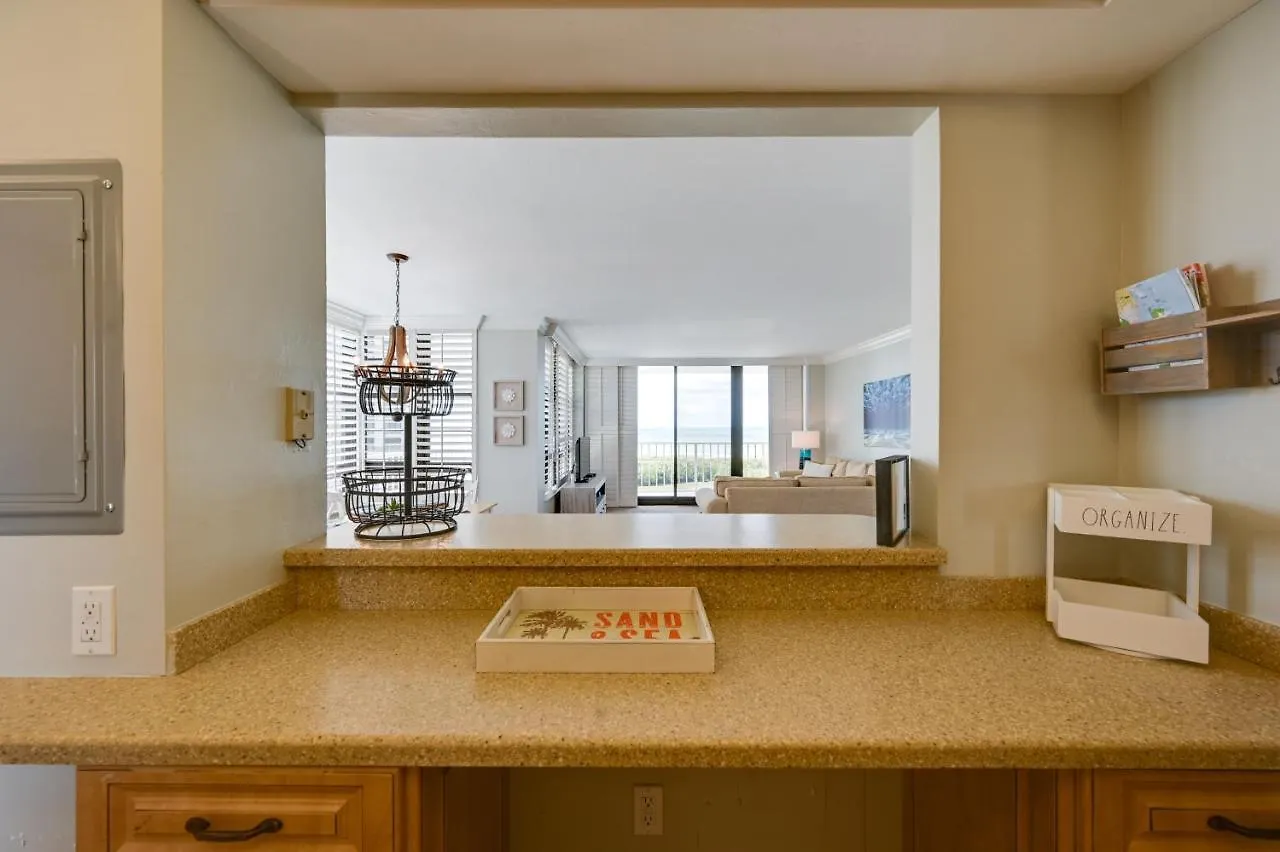 Cozy Coastal With Pool Access Steps To Beach!