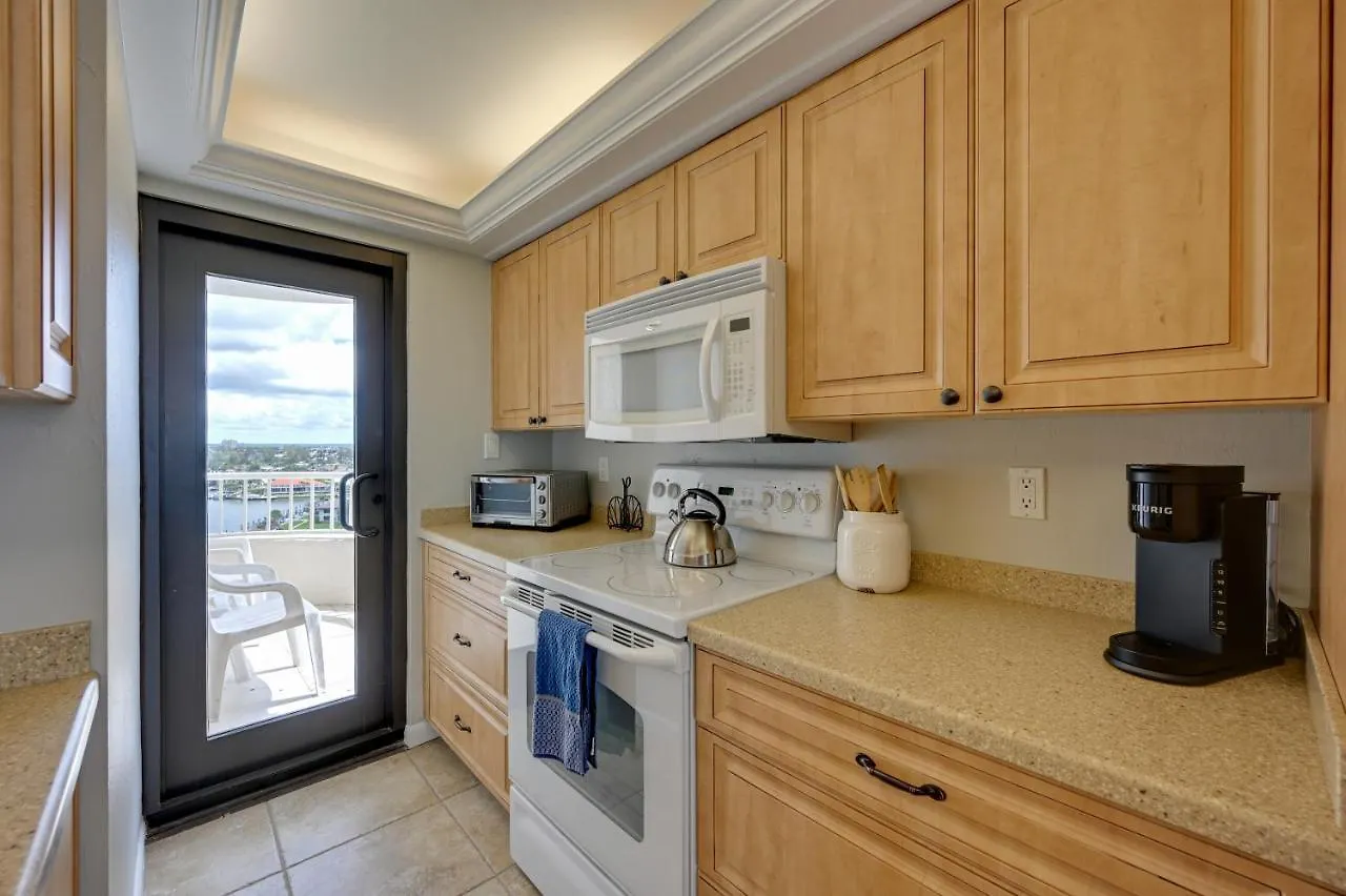 Cozy Coastal With Pool Access Steps To Beach! *