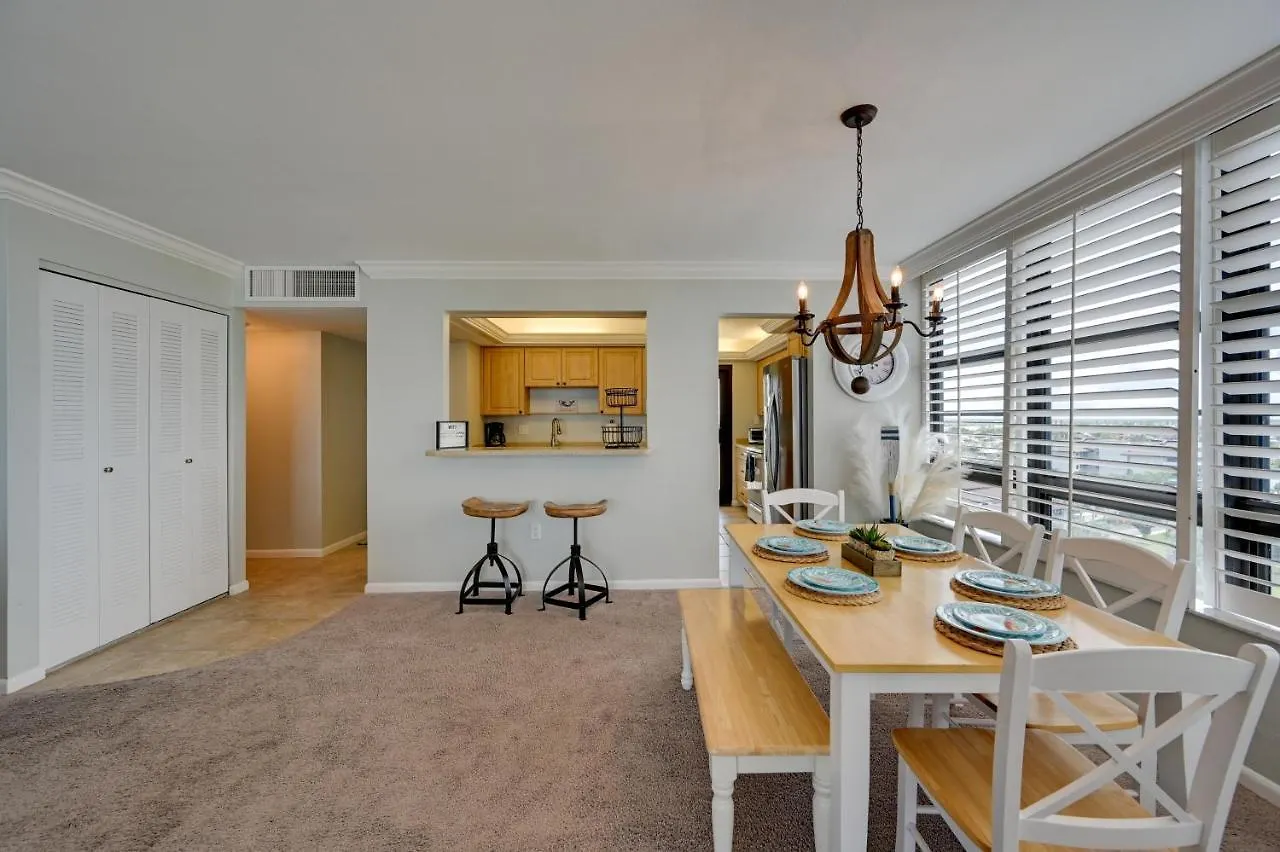 Apartment Cozy Coastal With Pool Access Steps To Beach! *