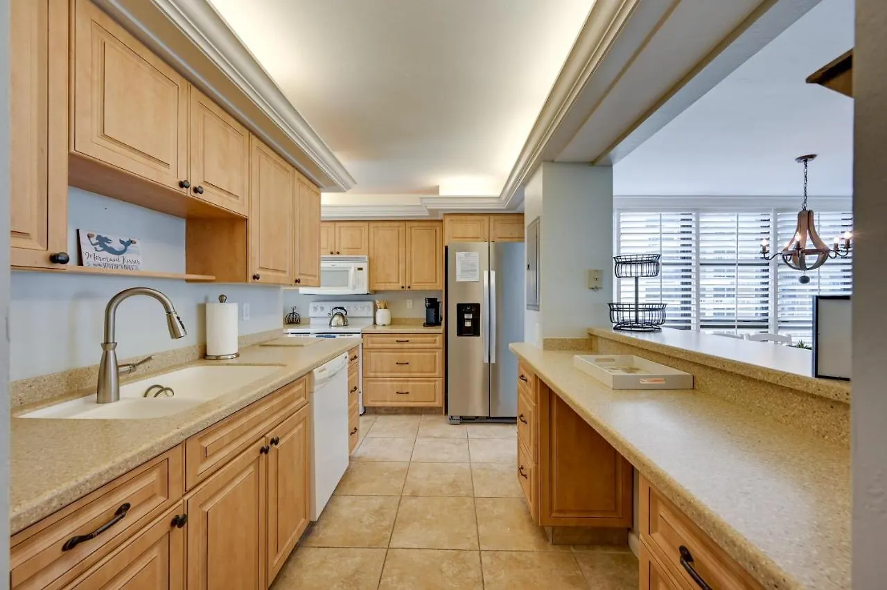 Cozy Coastal With Pool Access Steps To Beach! *
