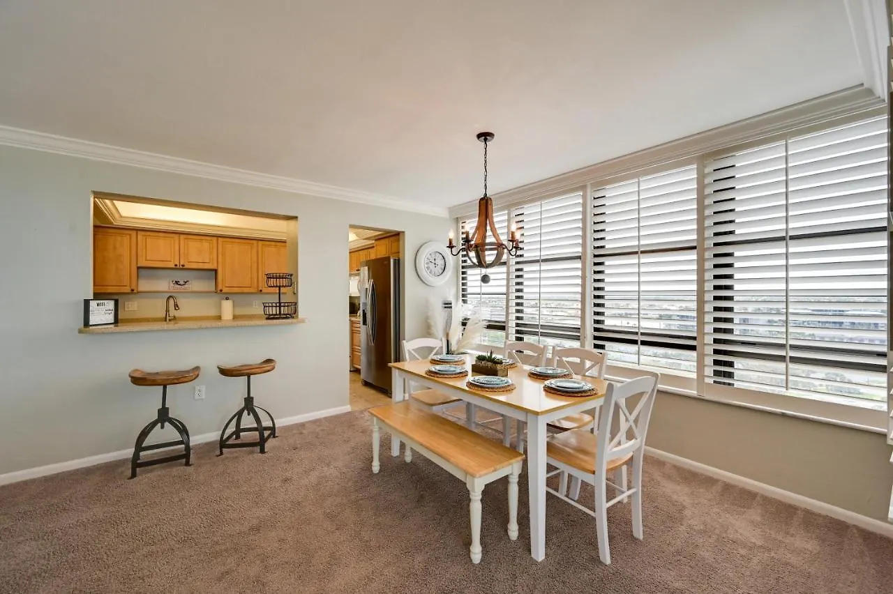 Cozy Coastal With Pool Access Steps To Beach! Apartment Marco Island