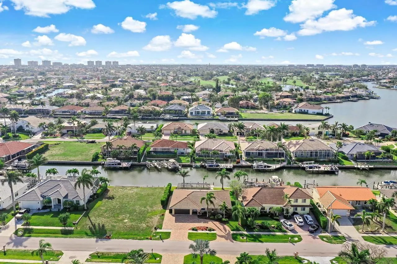 152 Leeward Court * Marco Island