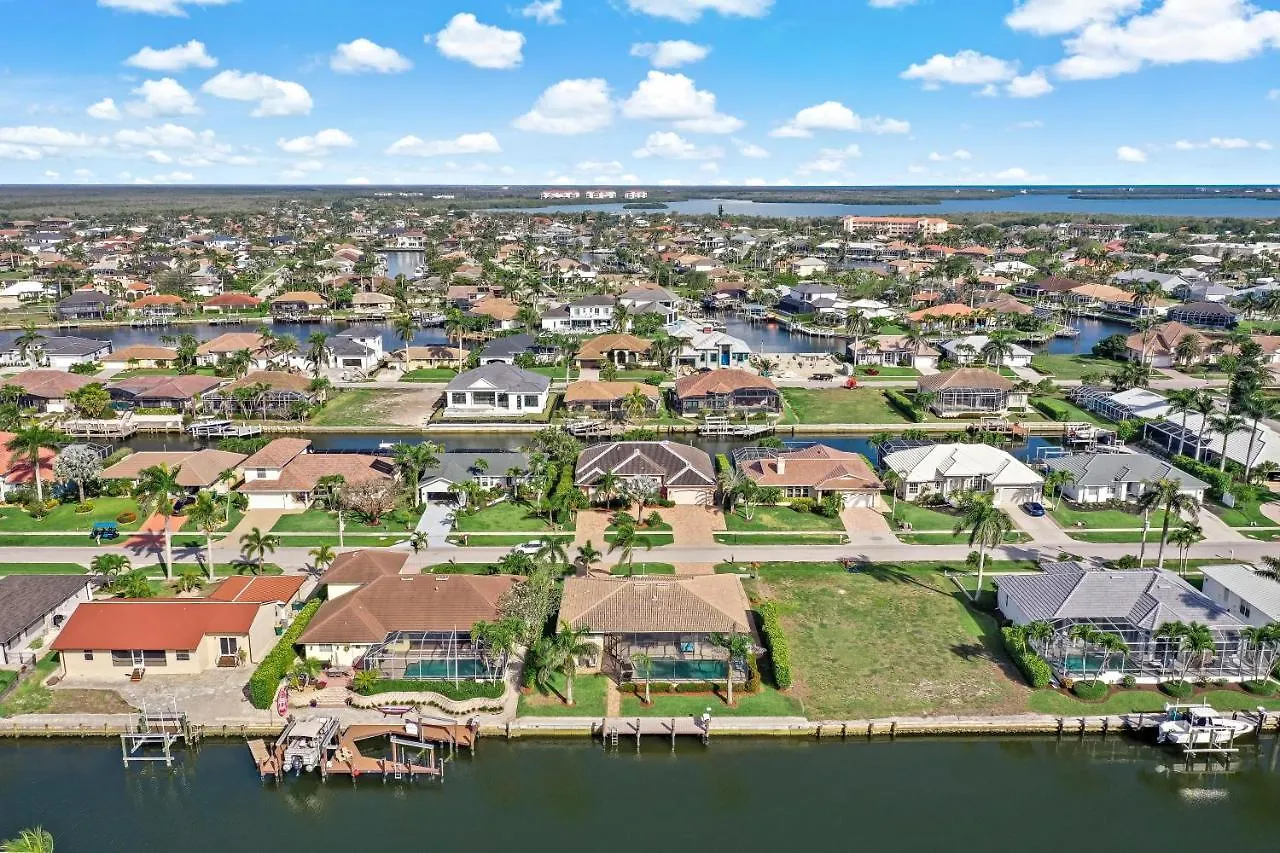 152 Leeward Court *