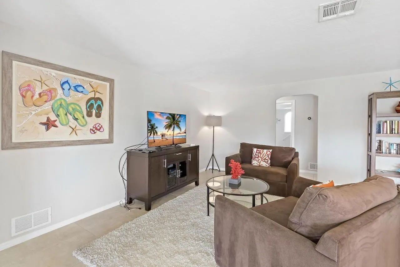152 Leeward Court * Marco Island
