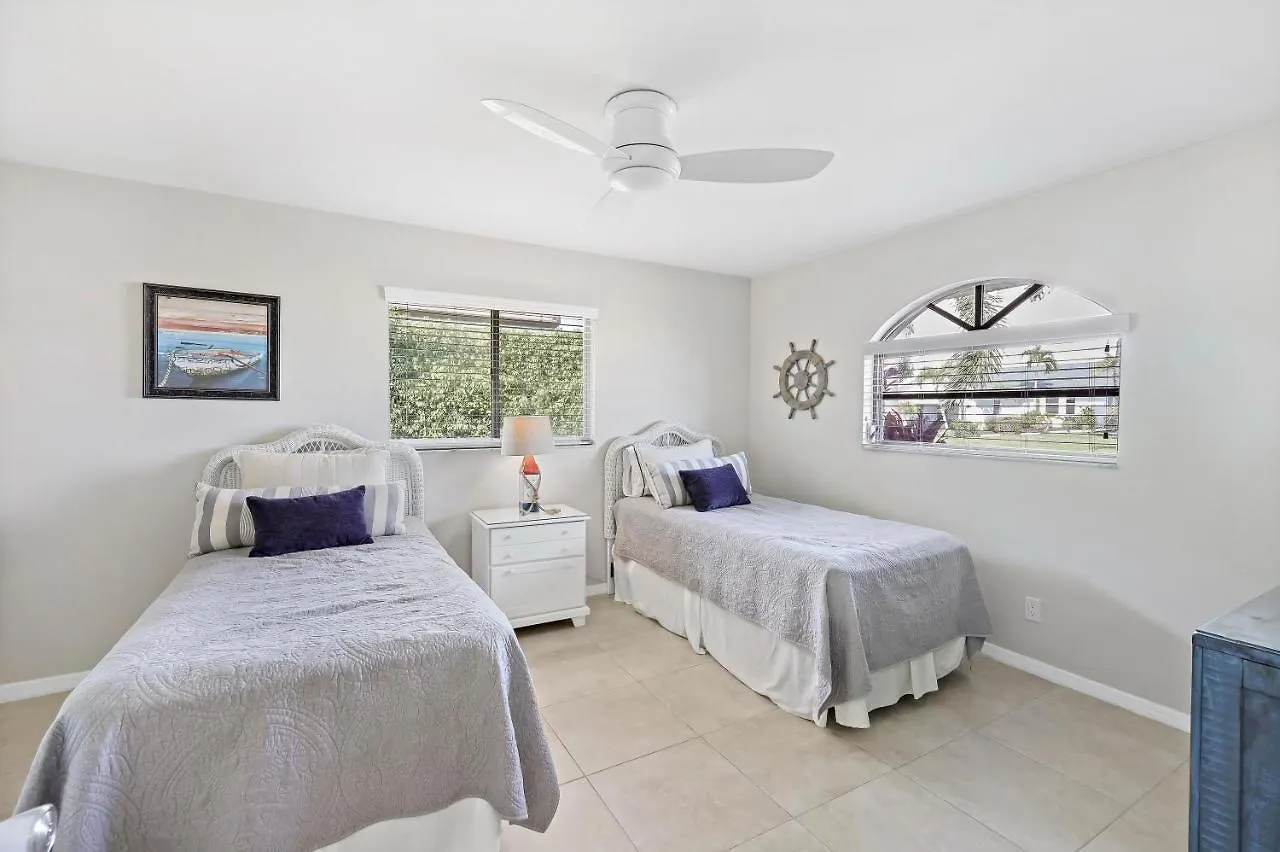152 Leeward Court Holiday home *