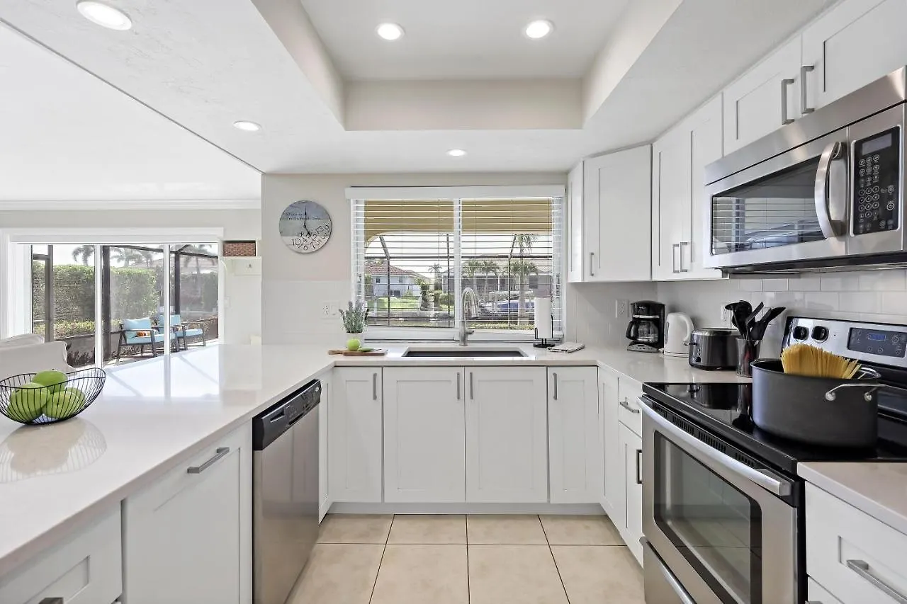 152 Leeward Court * Marco Island