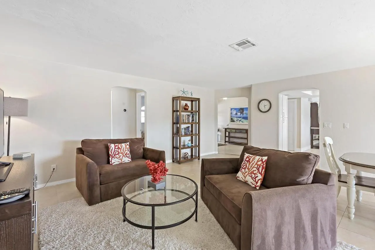 152 Leeward Court *